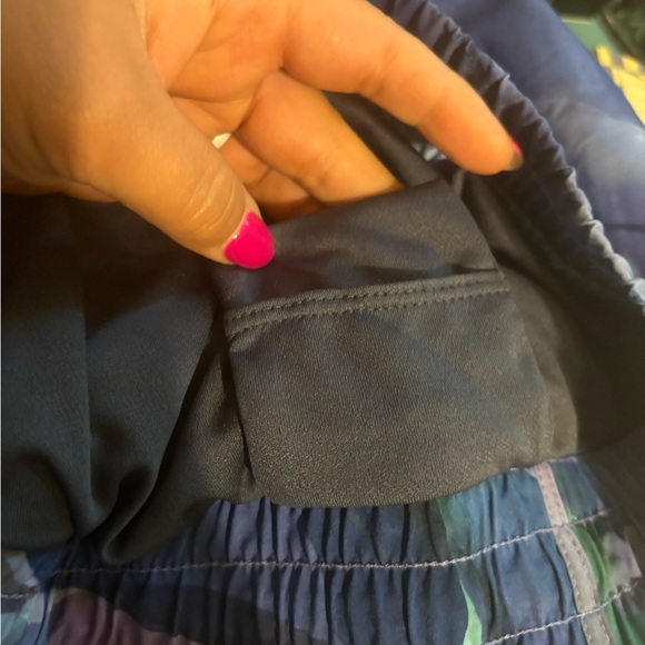 Athleta Printed Mesh Racer Run Shorts 4” - Picture 8 of 9